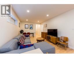 2094 Viewlynn Drive, North Vancouver, BC V7J2W8 Photo 34
