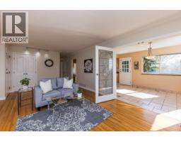 2094 Viewlynn Drive, North Vancouver, BC V7J2W8 Photo 6