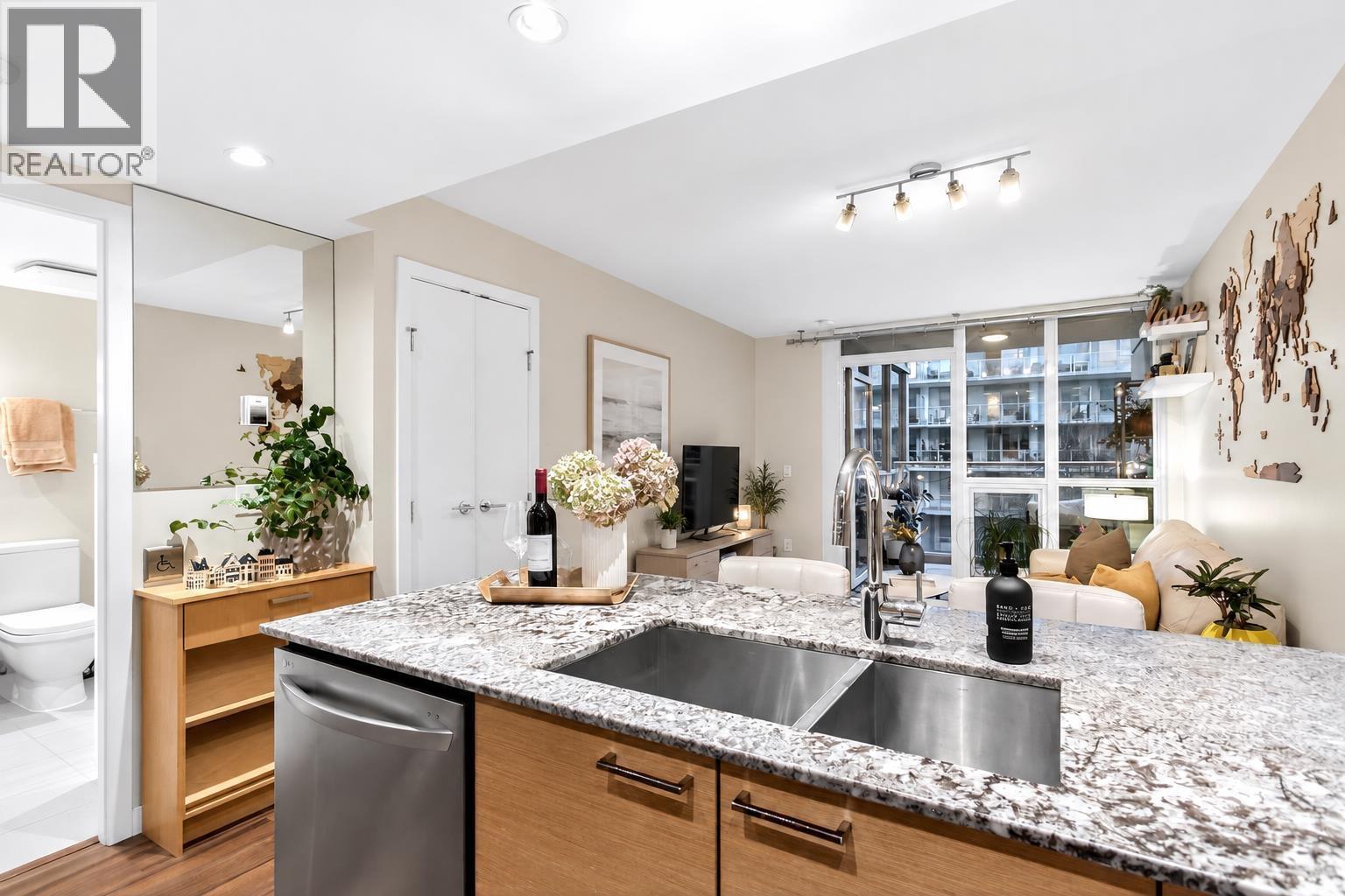 413 135 E 17 STREET, North Vancouver — photo 7