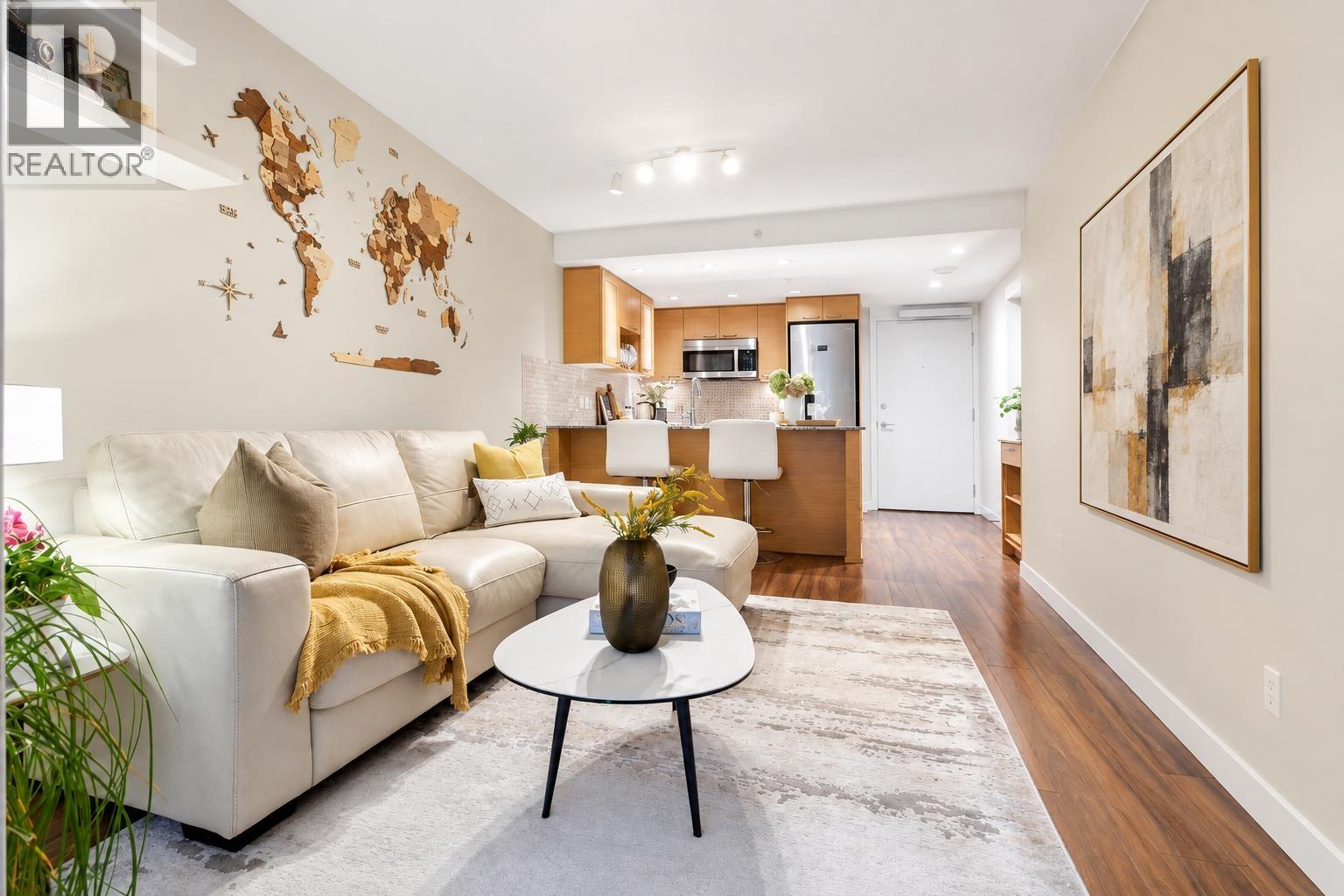 413 135 E 17 STREET, North Vancouver — photo 5