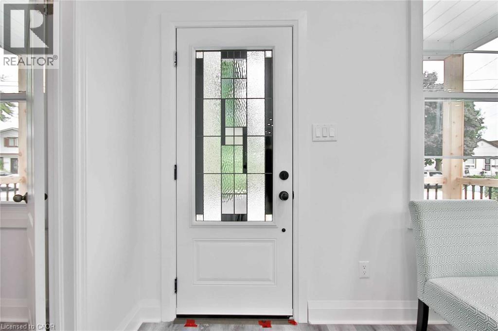 549 WATERLOO Street Unit# Upper, Hamilton — photo 2