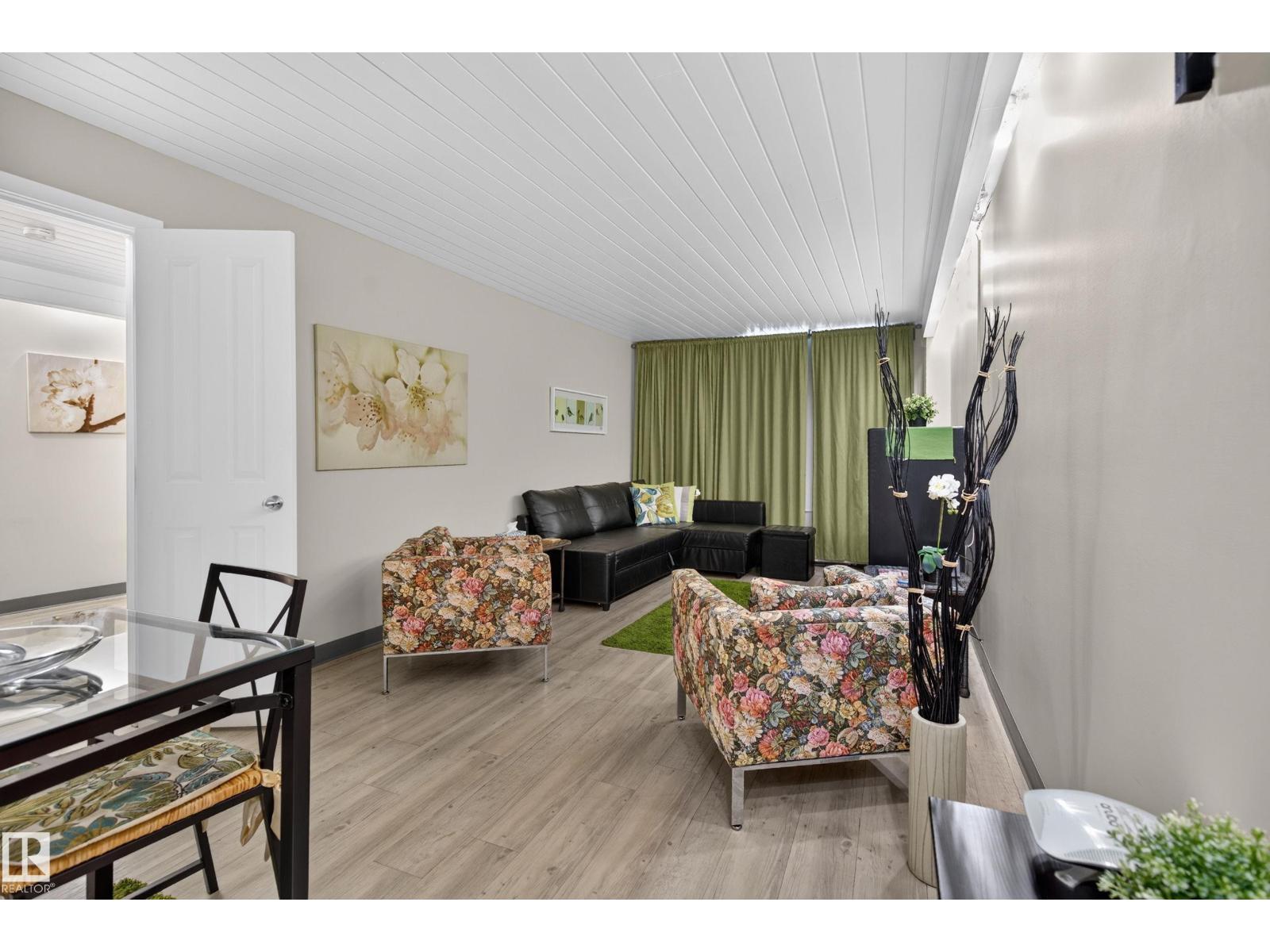 #105 10160 115 ST NW - 29