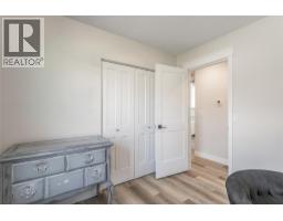 5pc Bathroom - 1559 Duncan Court, Kelowna, BC V1P1L2 Photo 17