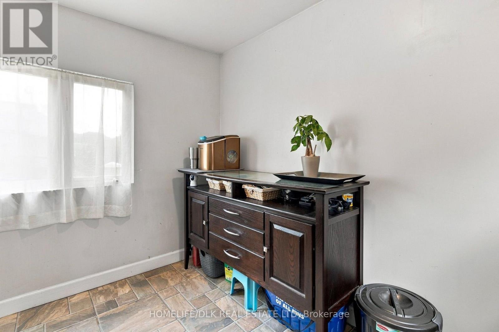 172 PEARL STREET W - 24