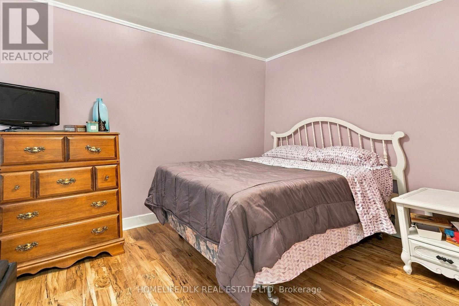 172 PEARL STREET W - Image 30