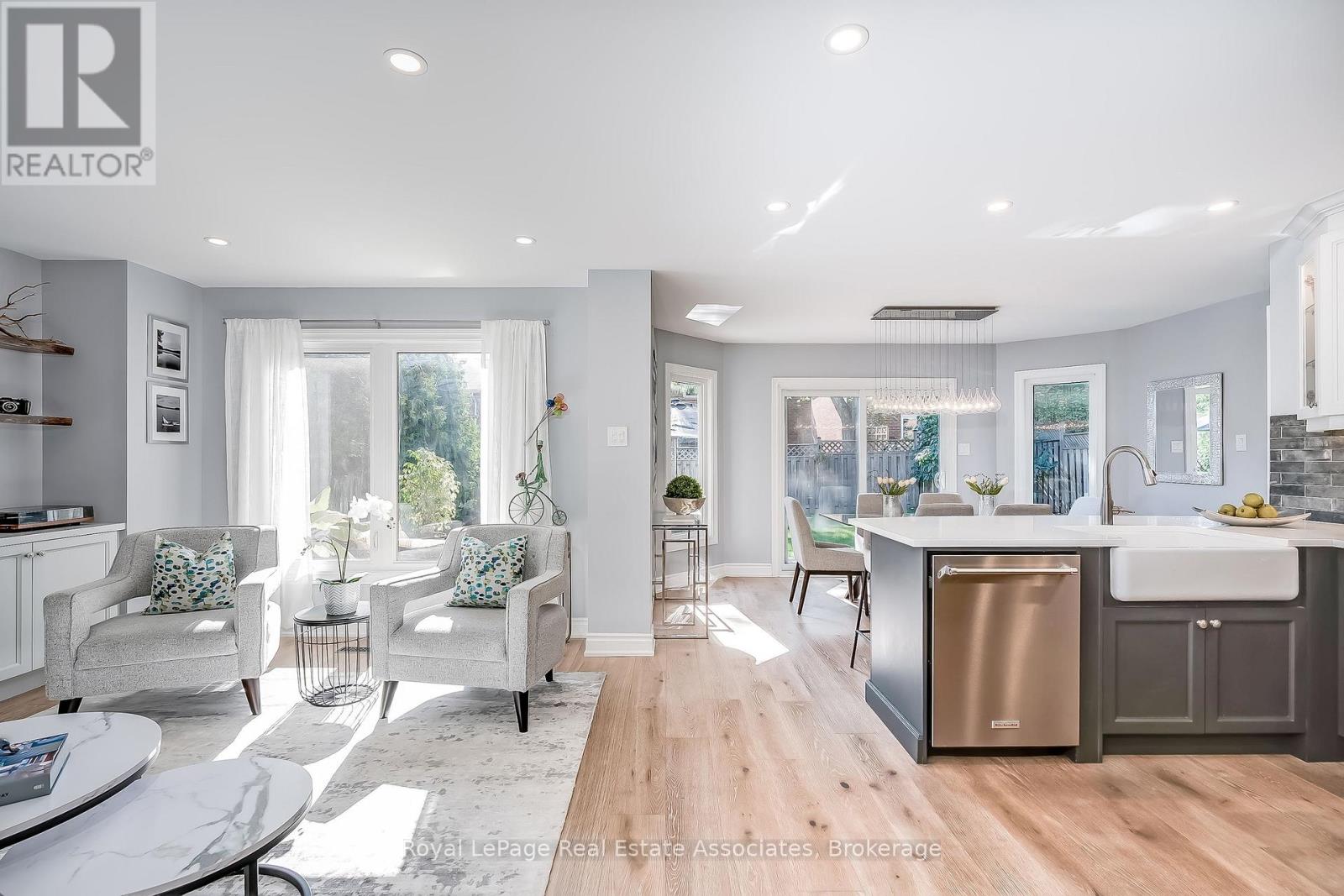 1542 HOLLYWELL AVENUE - 18