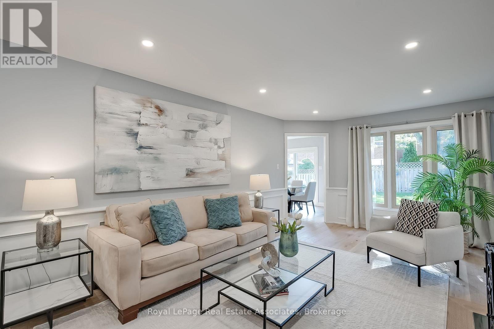 1542 HOLLYWELL AVENUE - 21