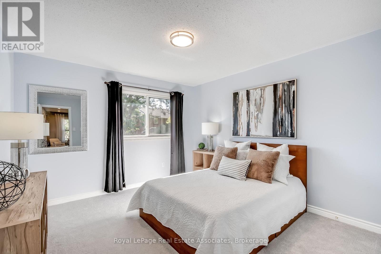1542 HOLLYWELL AVENUE - 41