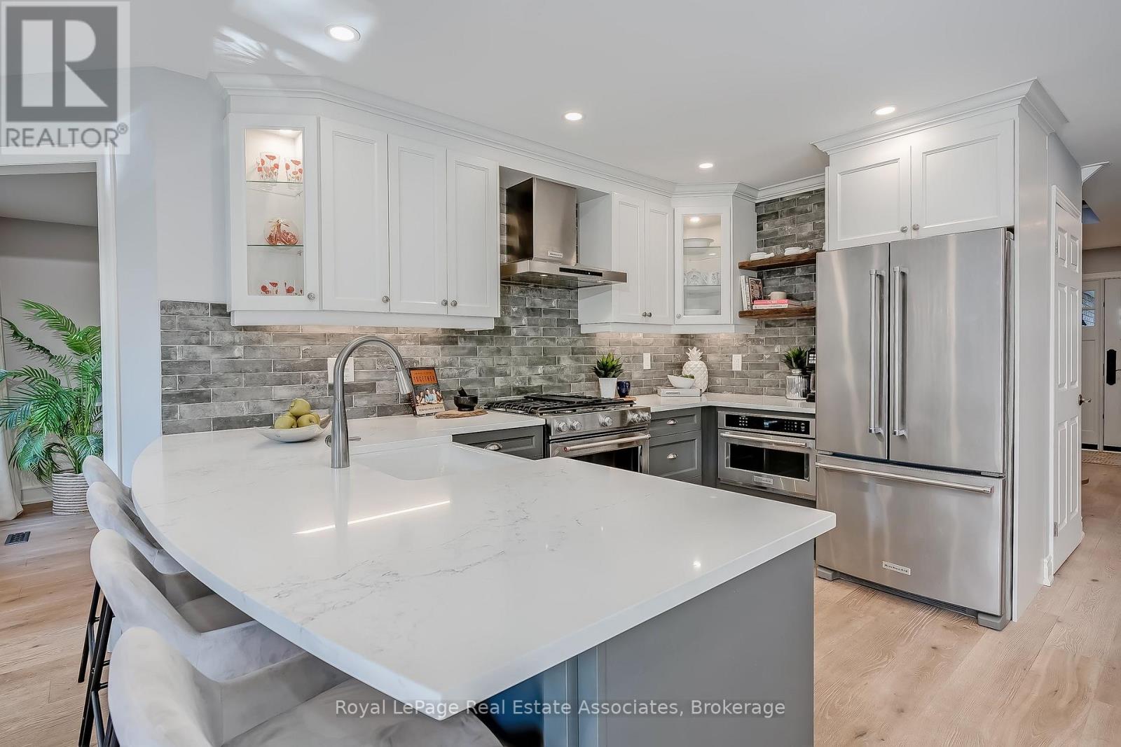 1542 HOLLYWELL AVENUE - 8