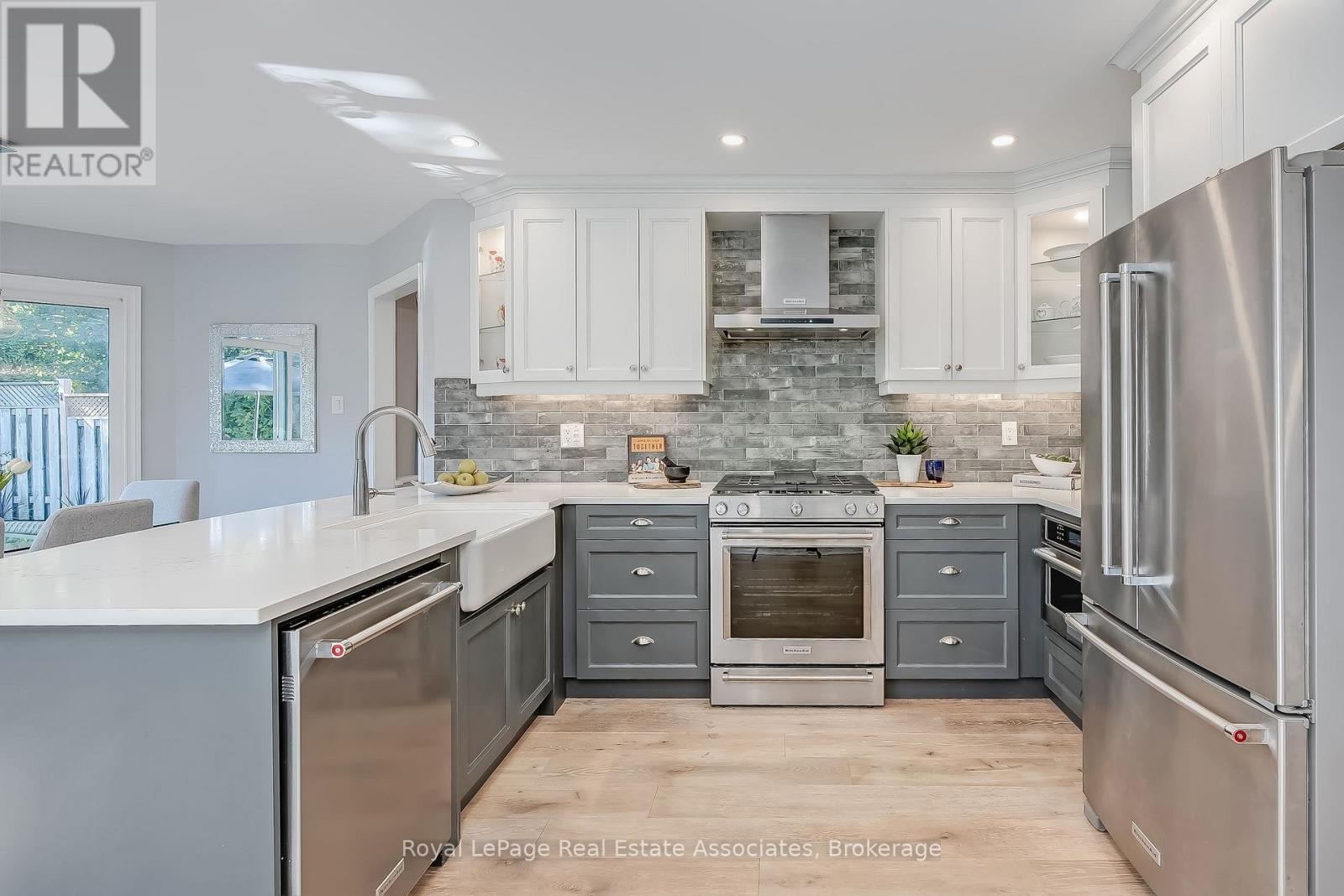 1542 HOLLYWELL AVENUE - 9