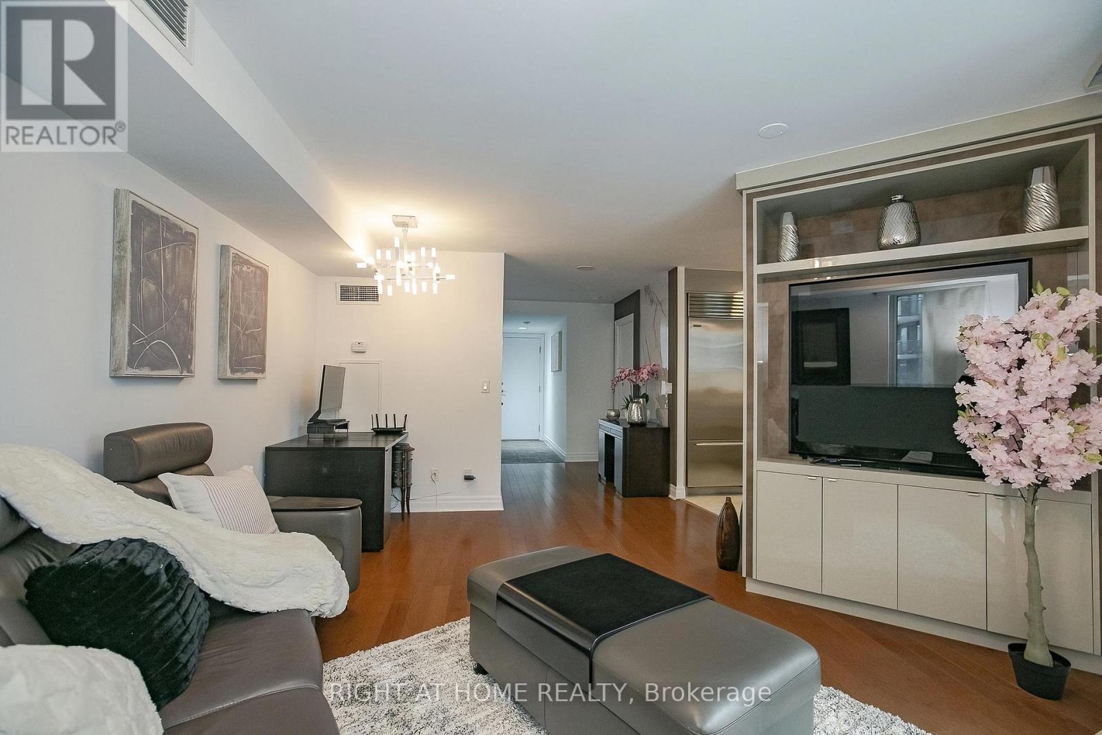 #217 2119 LAKE SHORE BOULEVARD W - 16