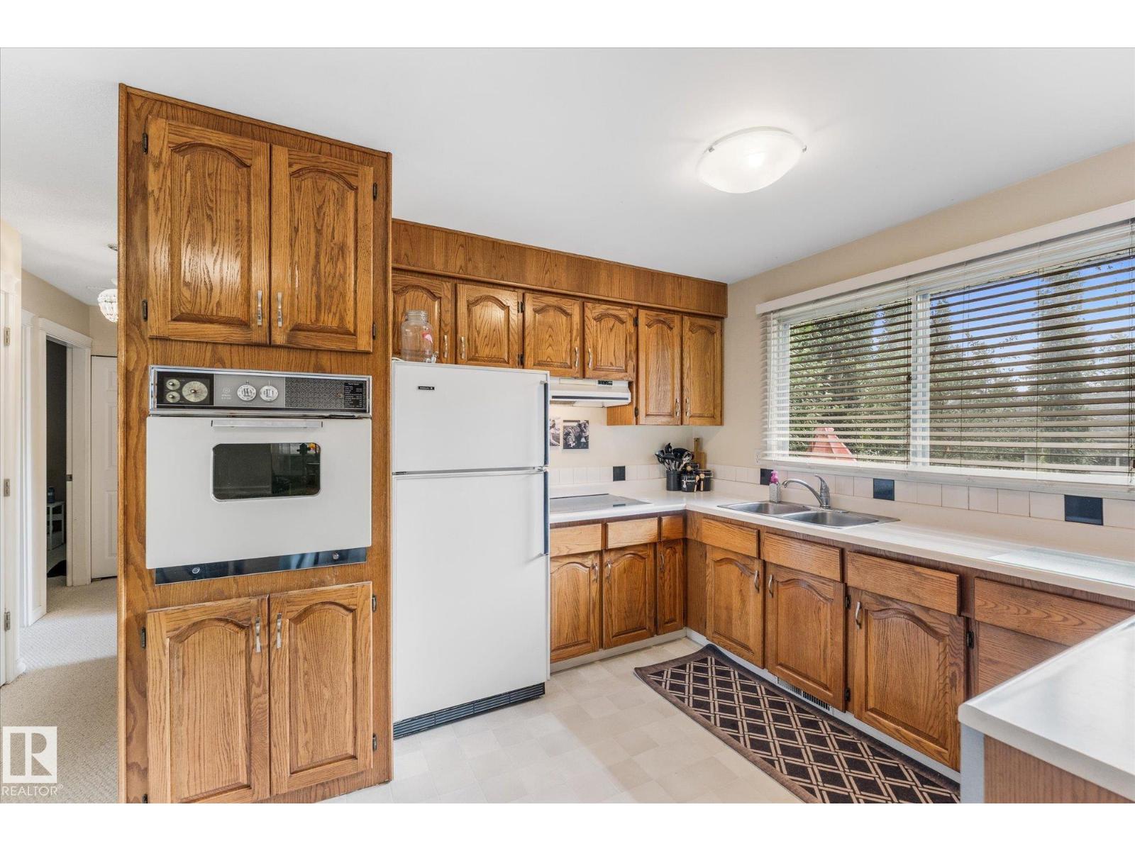 16807 98 Avenue NW - 12