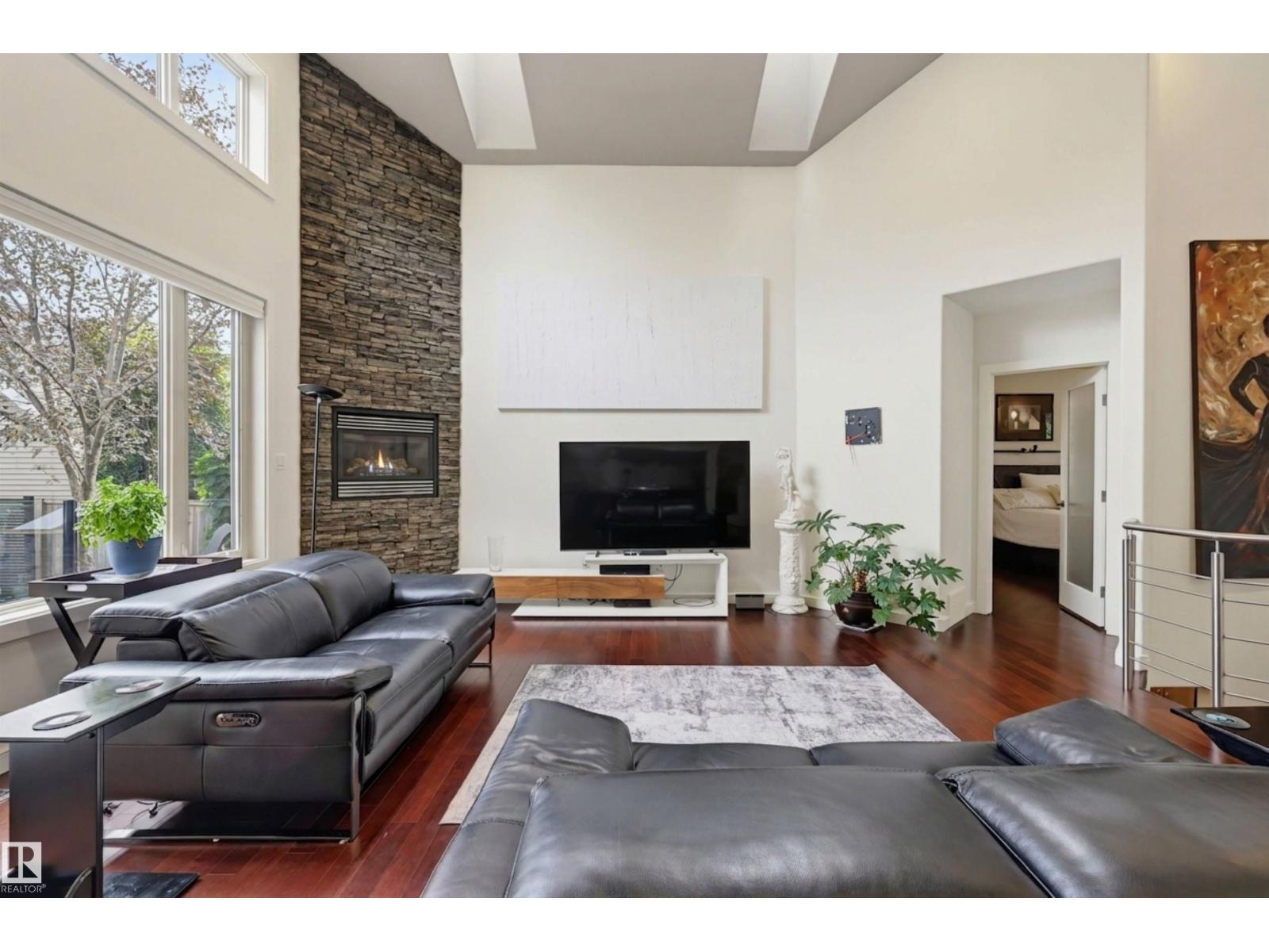 10427 134 ST NW - 15