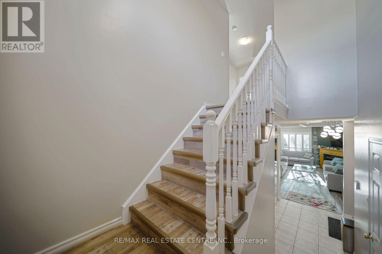 #1 800 PARAMOUNT DRIVE - Image 37