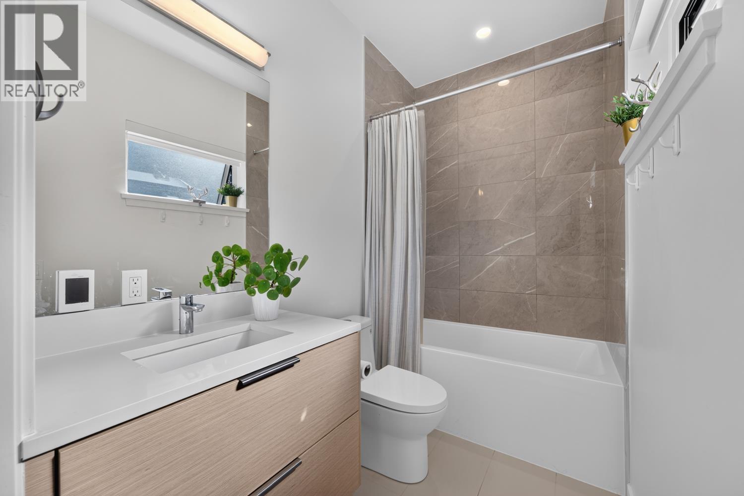 2 Bed, 2 Bath House for Sale in Vancouver – 25 3490 MT SEYMOUR PARKWAY, Vancouver – MLS# R3165019 - Image 18