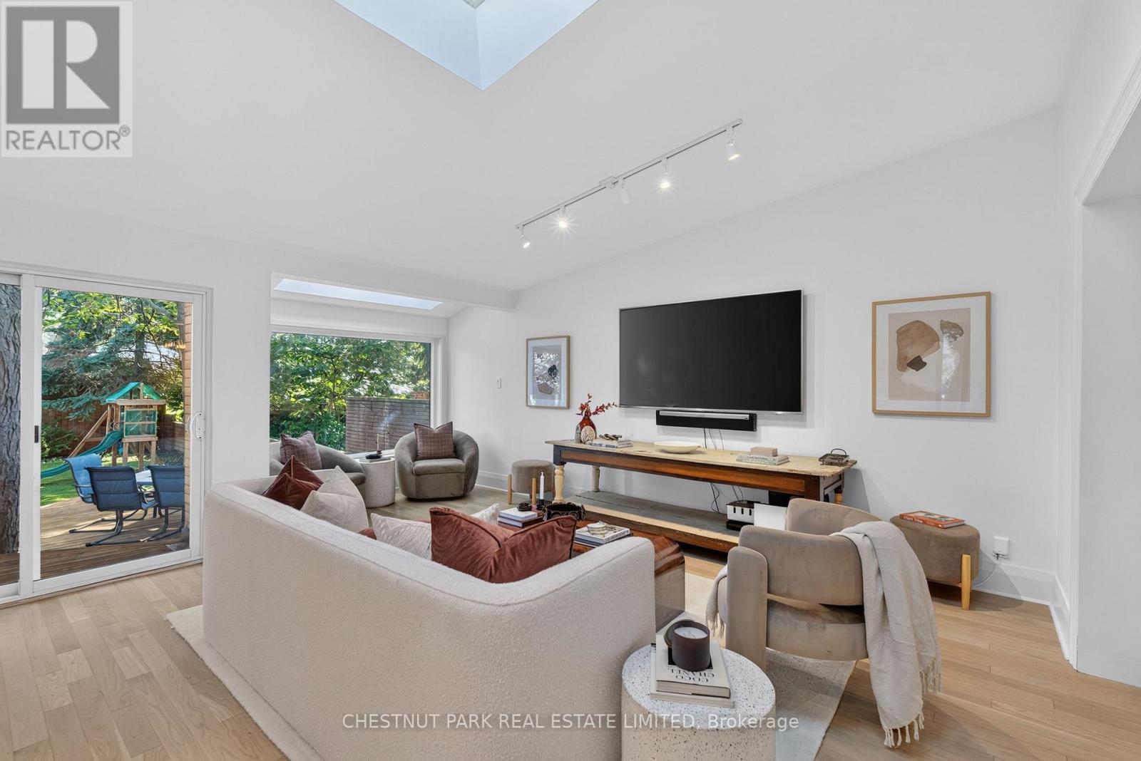 521 SUTHERLAND DRIVE - Image 16