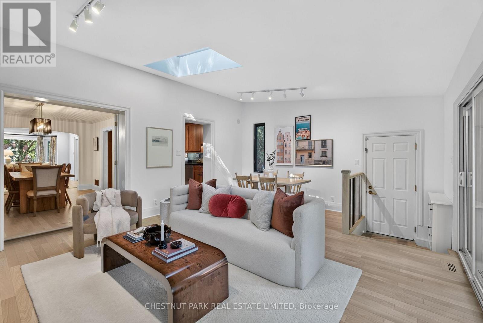 521 SUTHERLAND DRIVE - Image 17