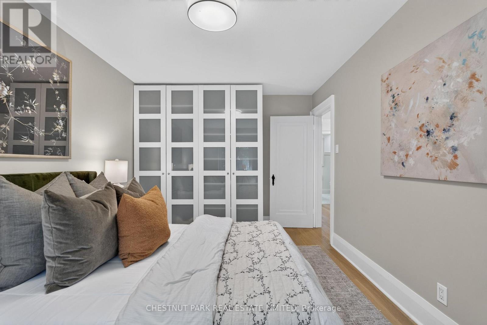 521 SUTHERLAND DRIVE - 24