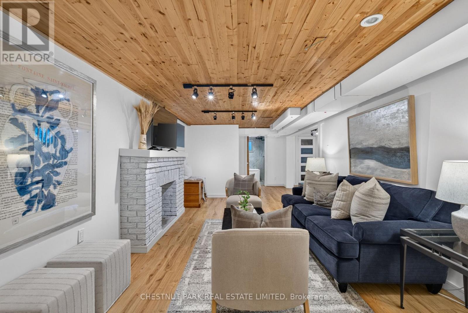 521 SUTHERLAND DRIVE - 28