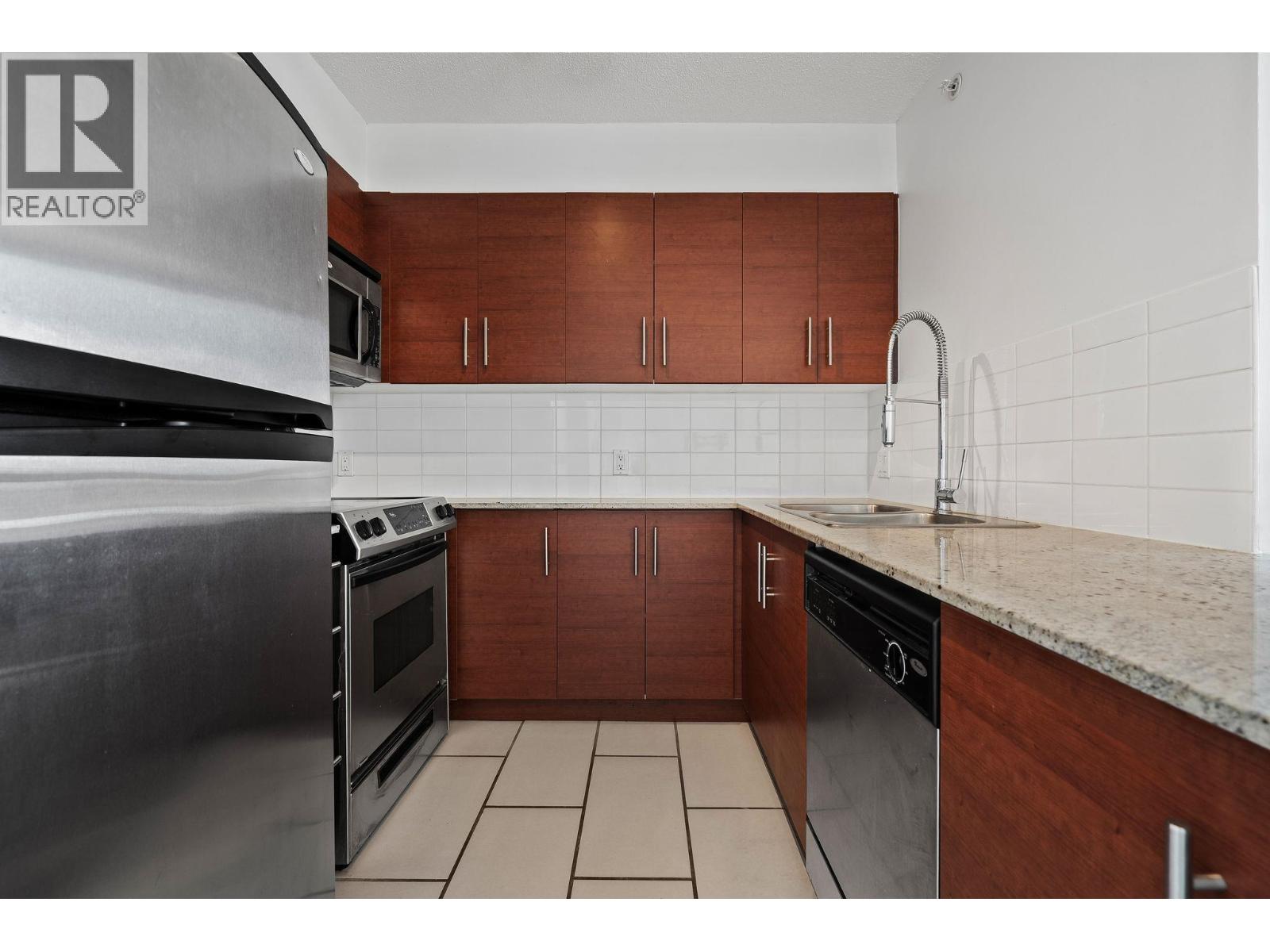 1203 814 ROYAL AVENUE, New Westminster