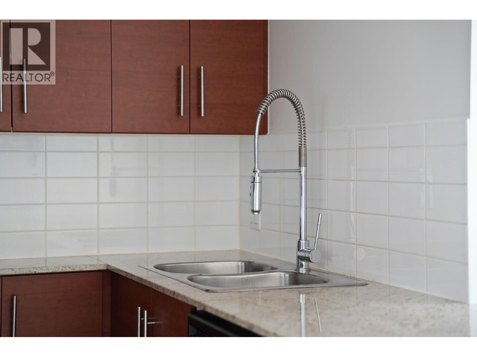 1203 814 ROYAL AVENUE, New Westminster