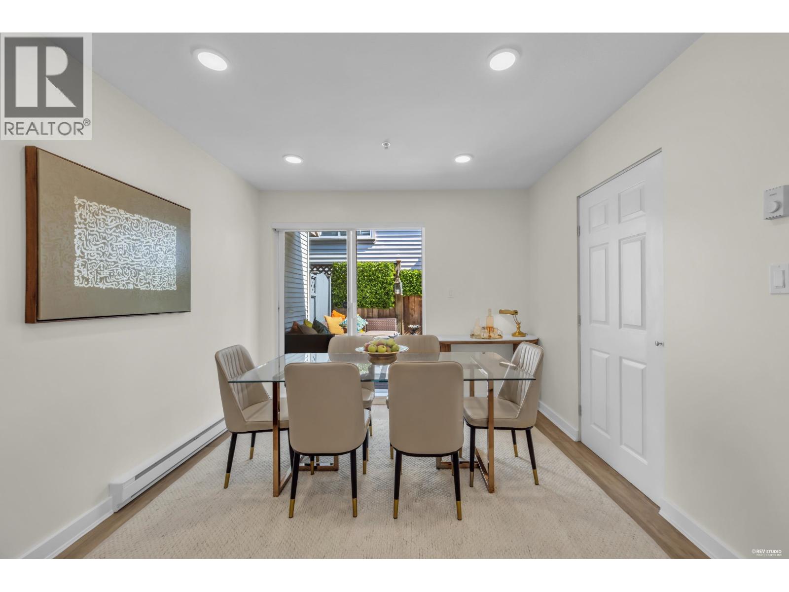 5 1233 W 16TH STREET, North Vancouver