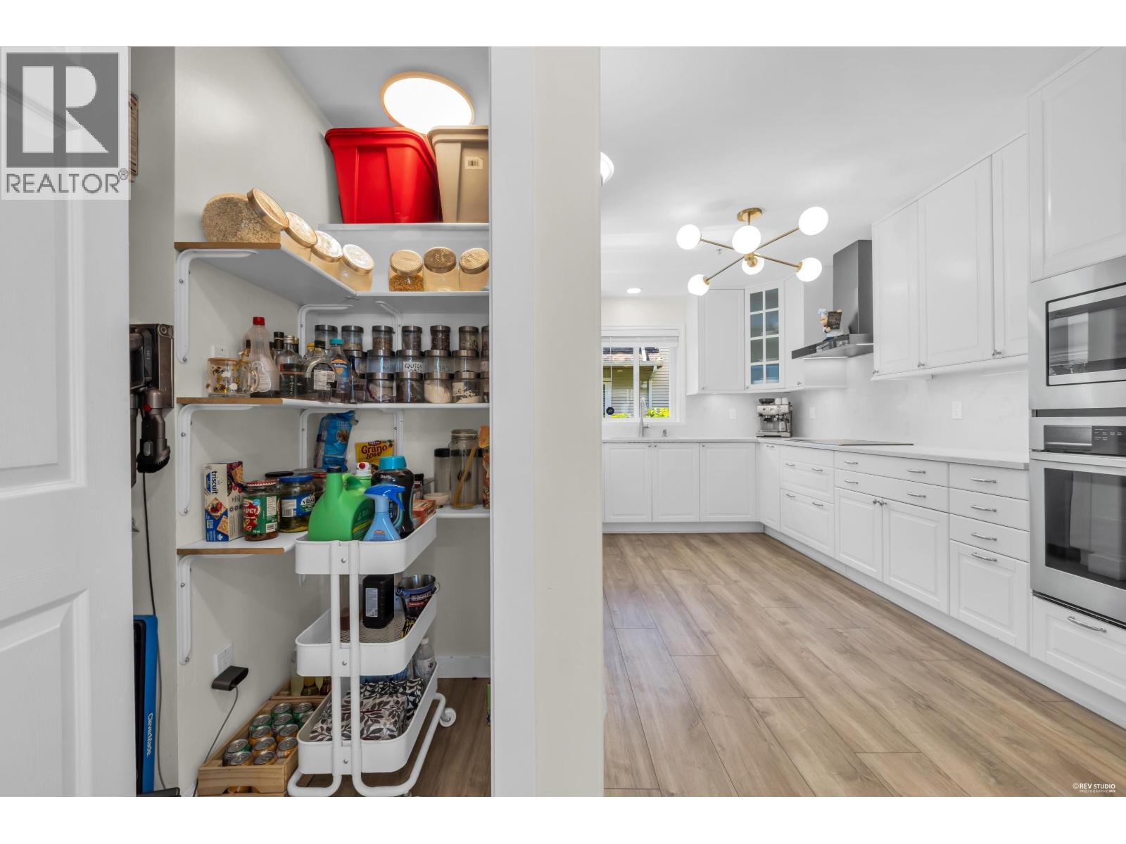 5 1233 W 16TH STREET, North Vancouver