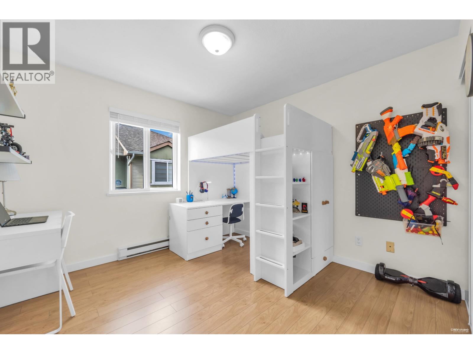 5 1233 W 16TH STREET, North Vancouver