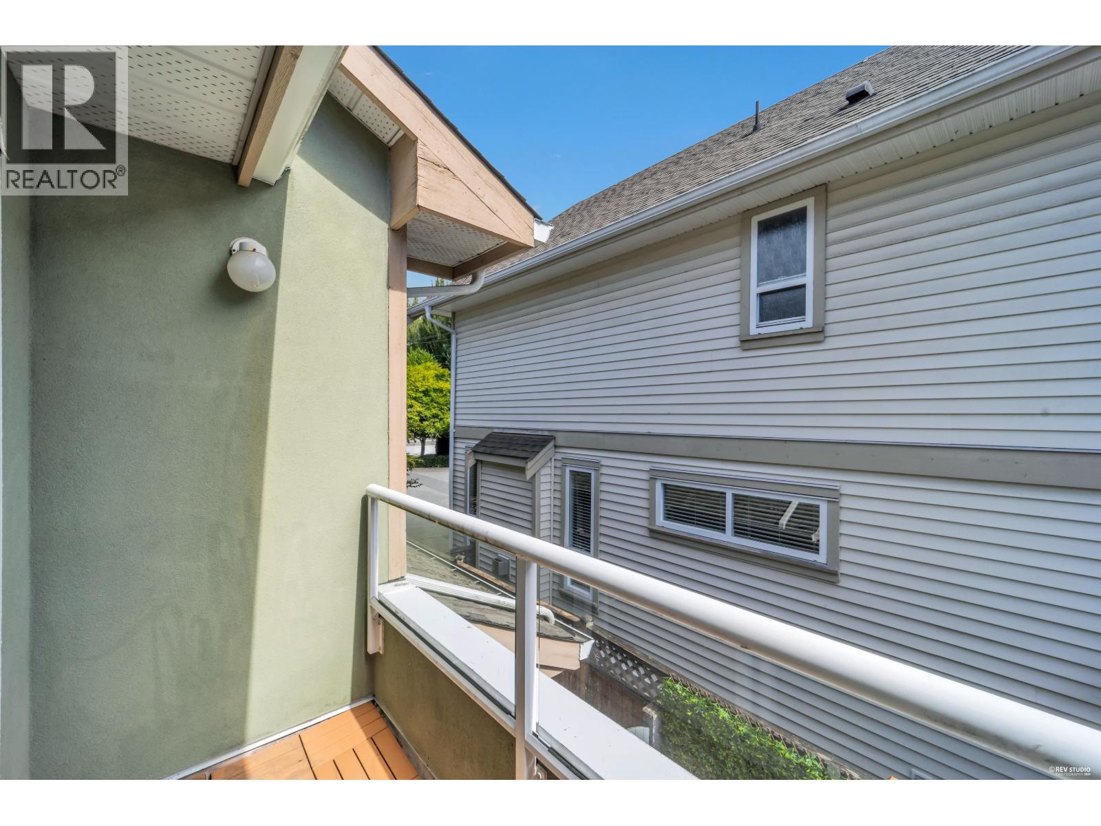 5 1233 W 16TH STREET, North Vancouver