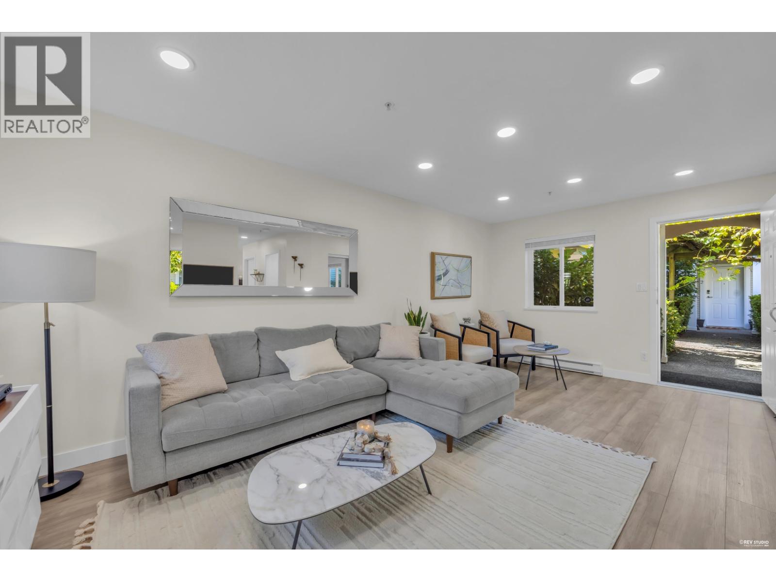 5 1233 W 16TH STREET, North Vancouver