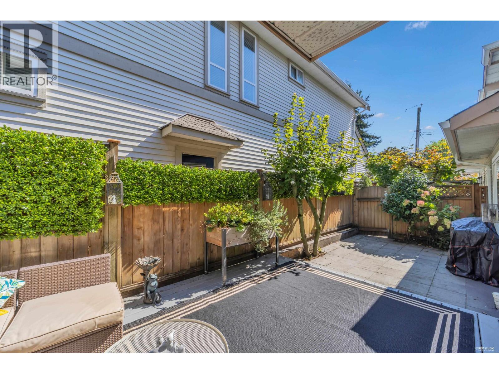5 1233 W 16TH STREET, North Vancouver