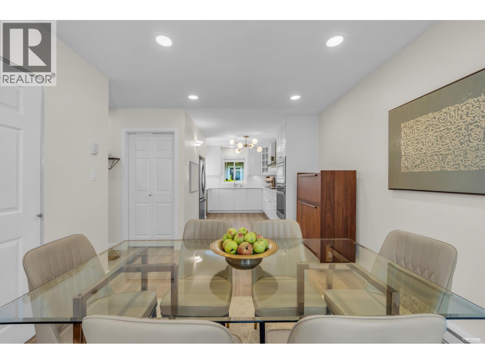 5 1233 W 16TH STREET, North Vancouver