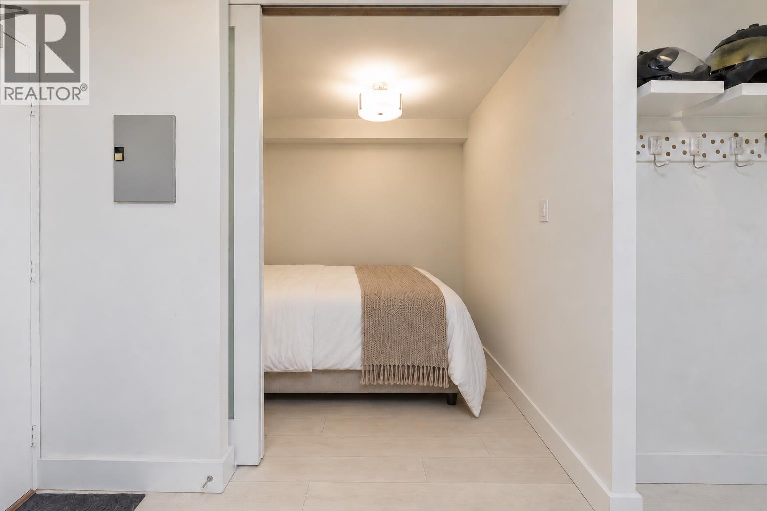 905 2024 FULLERTON AVENUE, North Vancouver