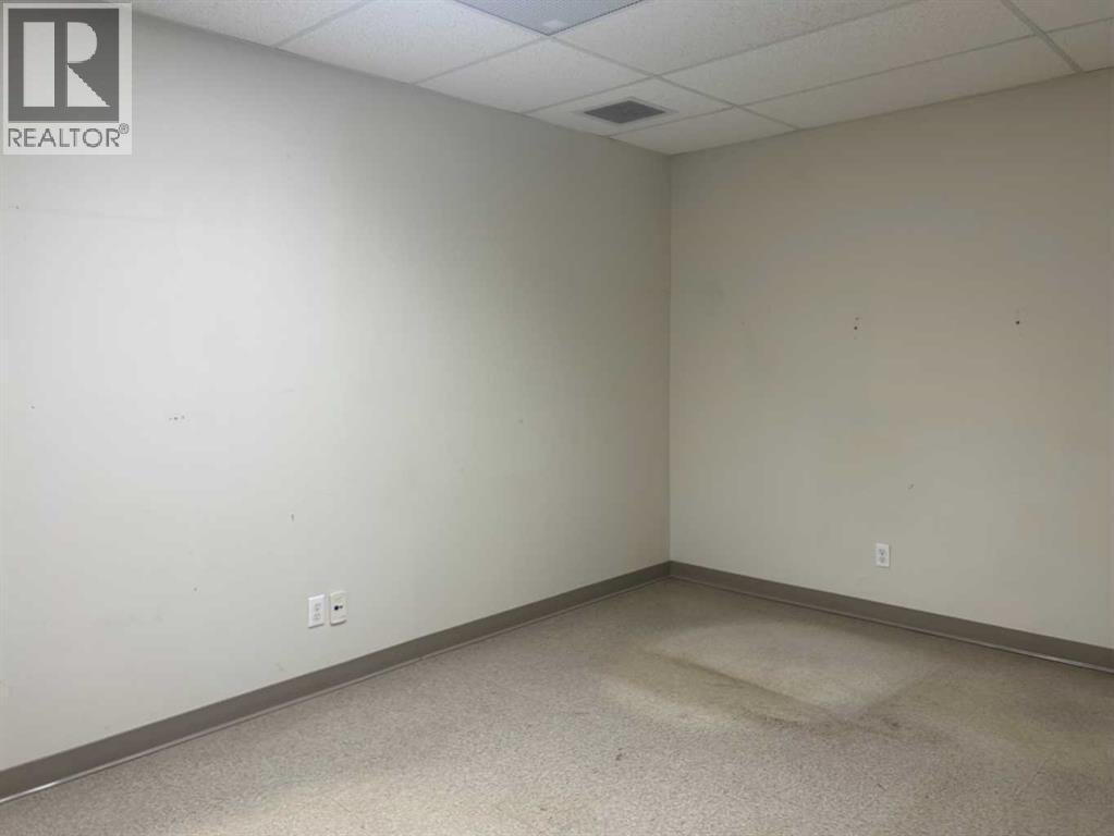 2, 1302 Dirkson Drive NE, Redcliff — photo 3