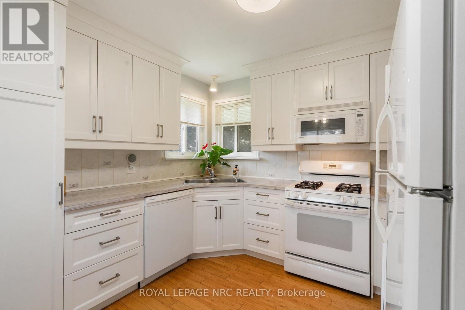 476 VINE STREET - 6