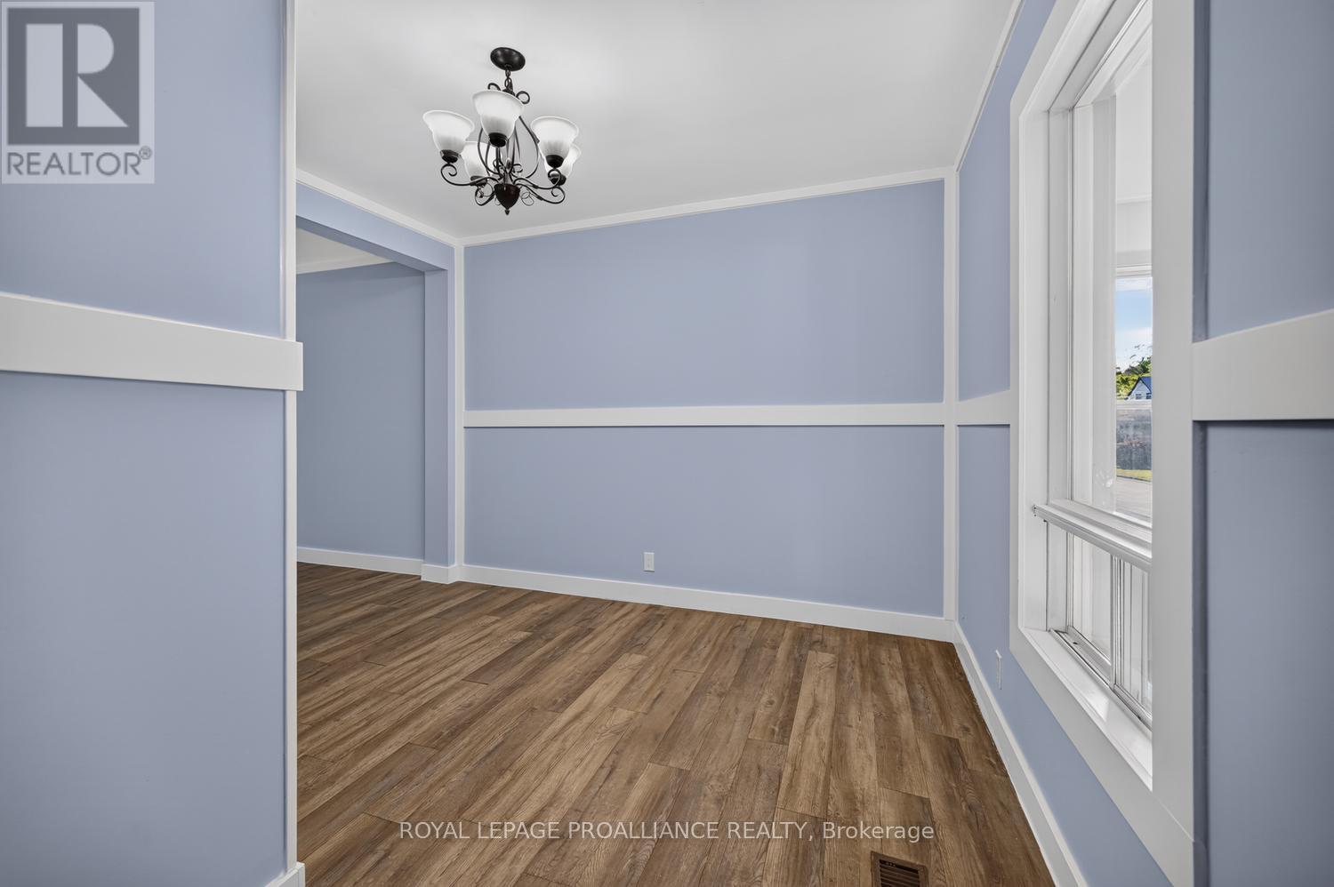 23 SOPHIA STREET, Brockville — photo 6
