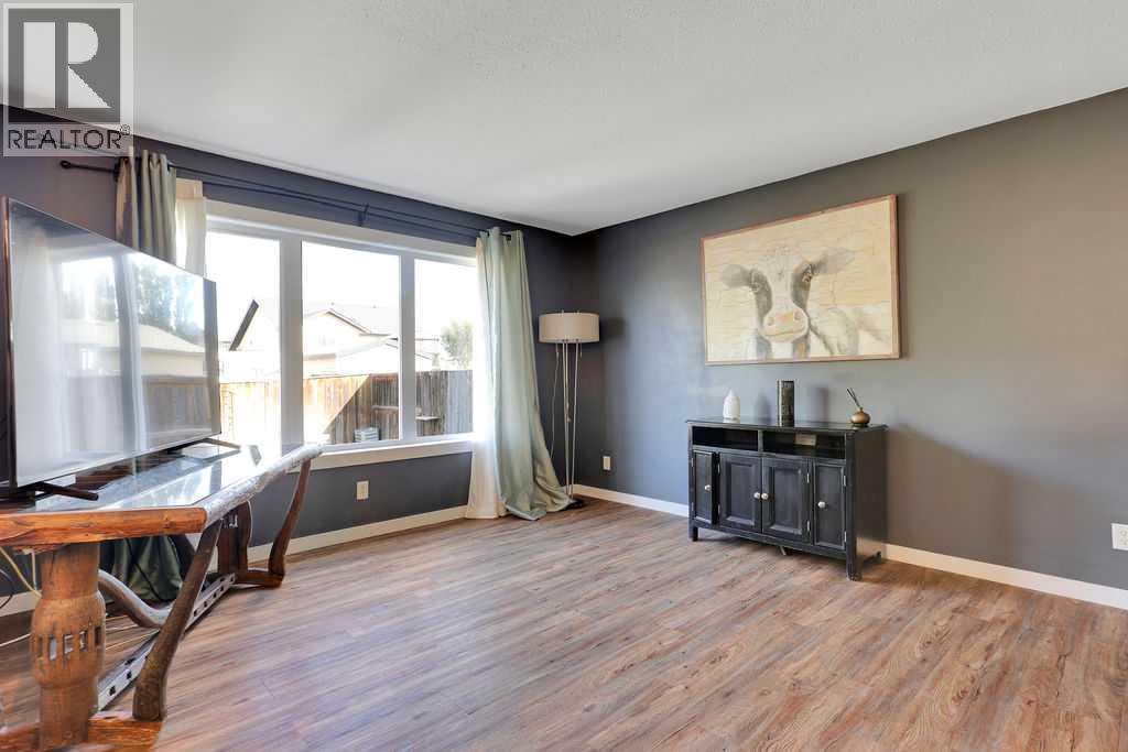 Listing photo – 99 Inglewood Drive, Red Deer