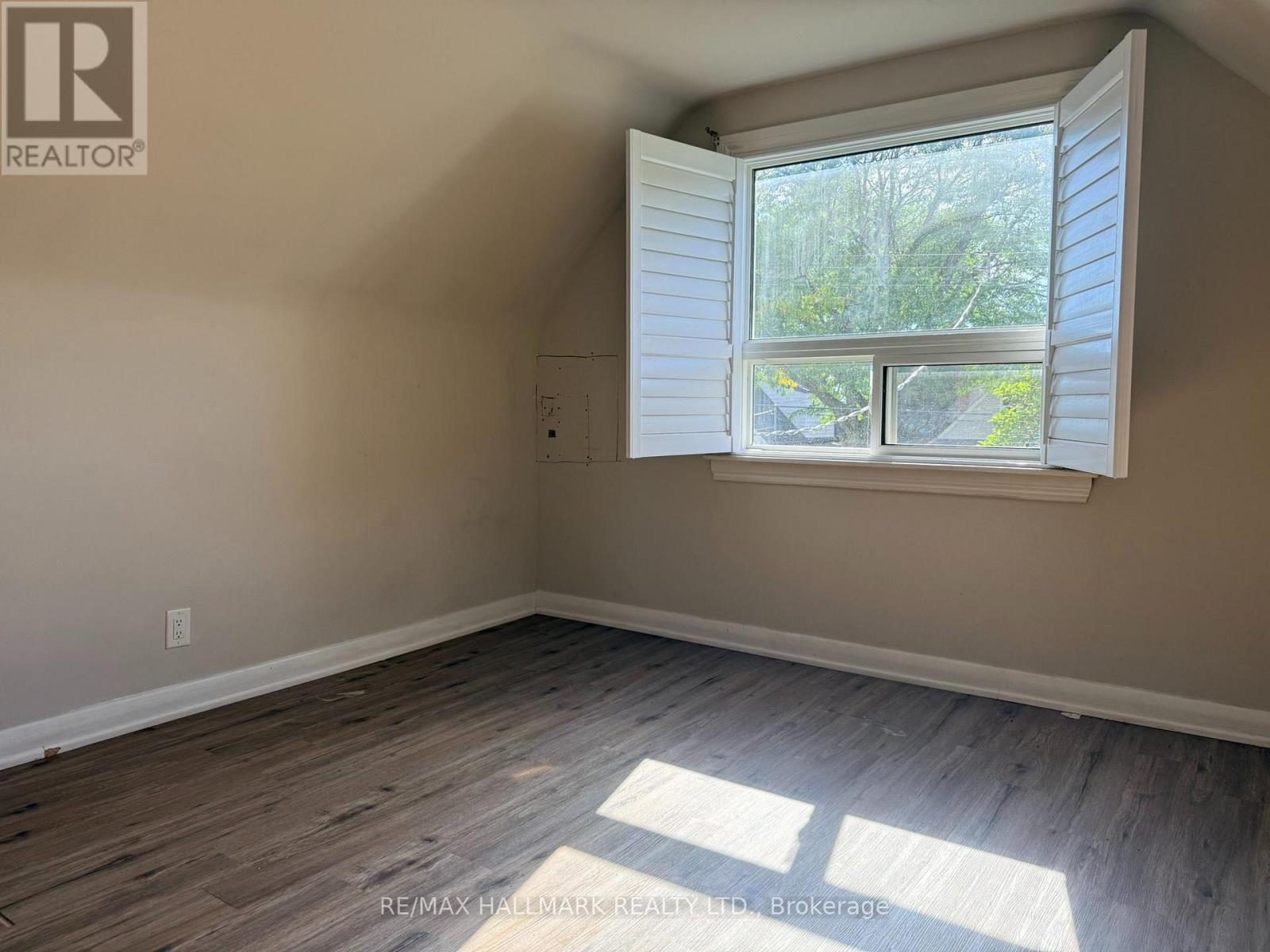 29 FLEMPTON CRESCENT - 12