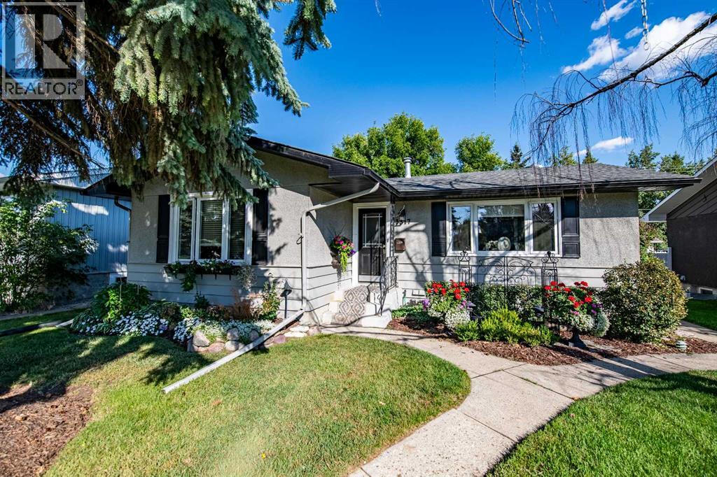 3317 44A Avenue, Red Deer, Alberta, T4N3J6