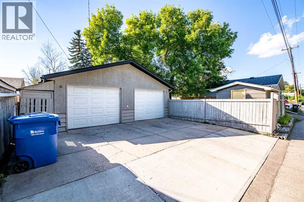 Listing photo – 3317 44A Avenue, Red Deer