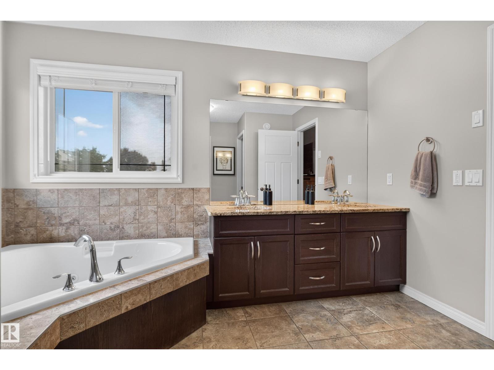 20853 92A AV NW - Image 28