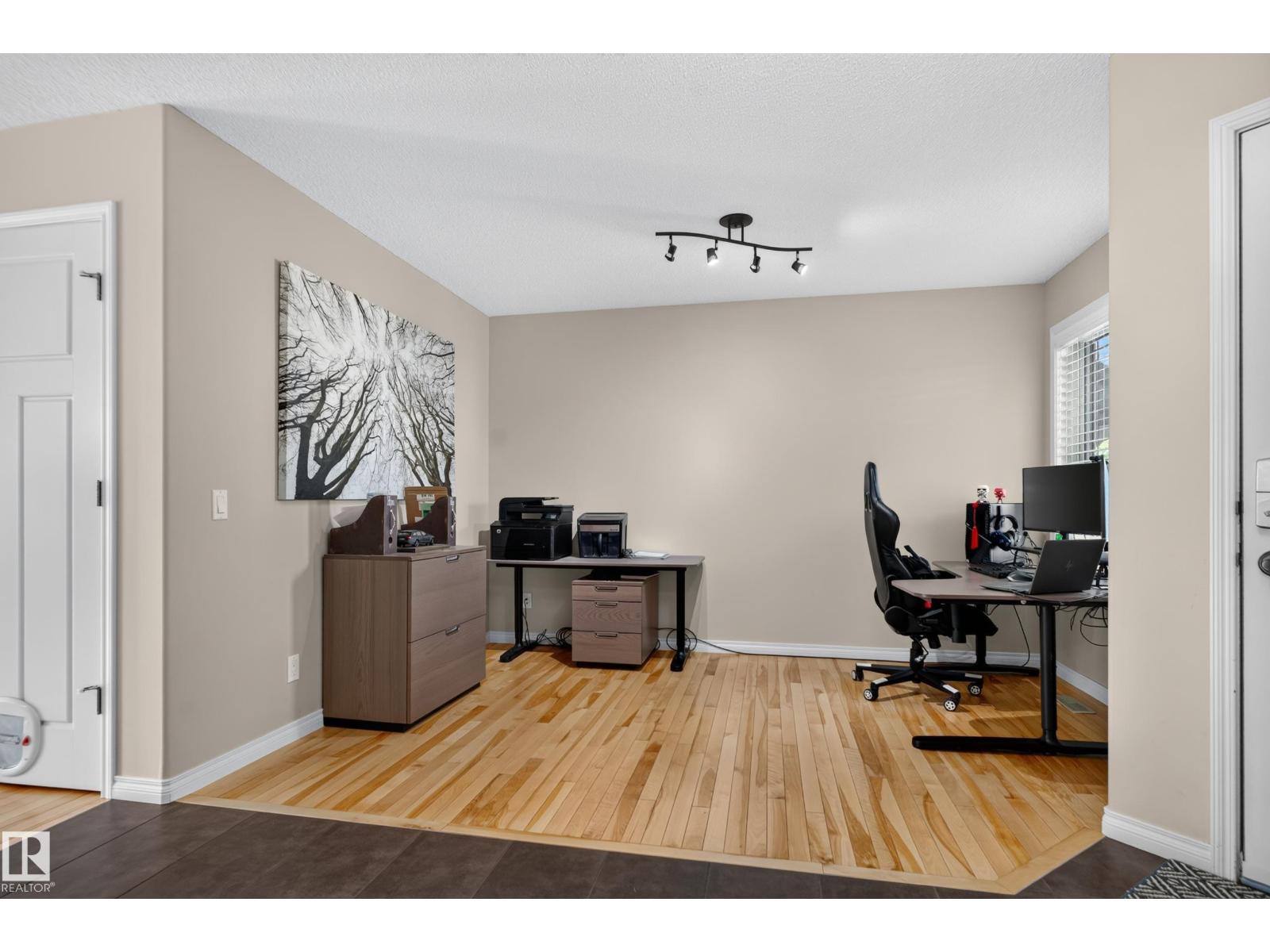 20853 92A AV NW - Image 20