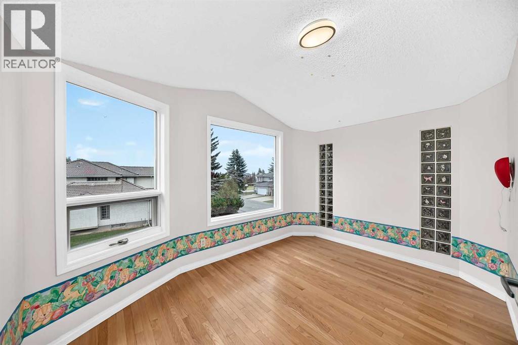 9217 Santana Crescent NW - 32