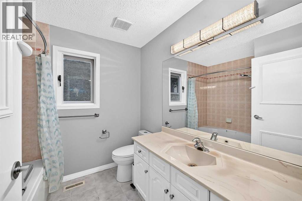 9217 Santana Crescent NW - 35