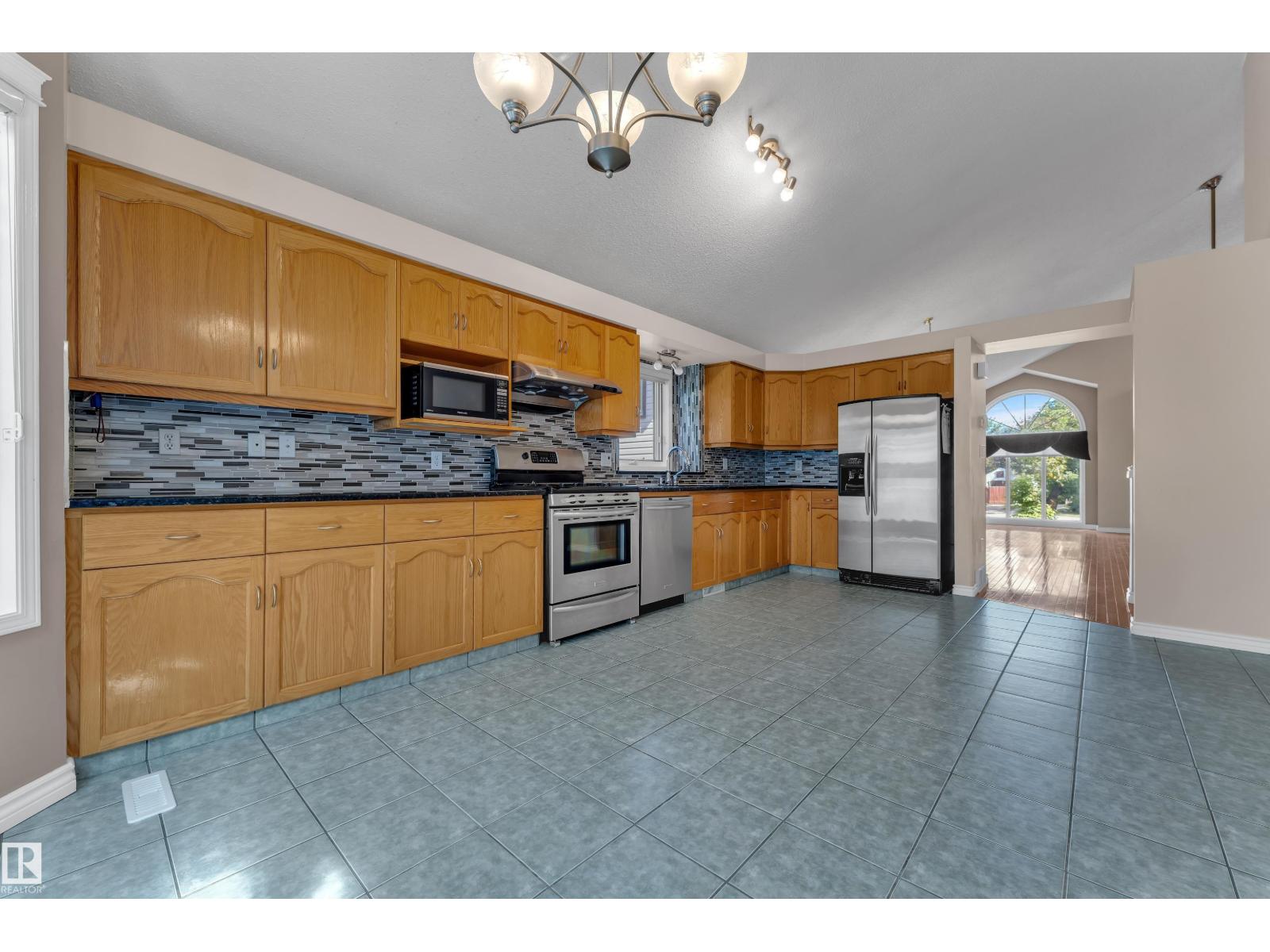 9722 157 ST NW - 12