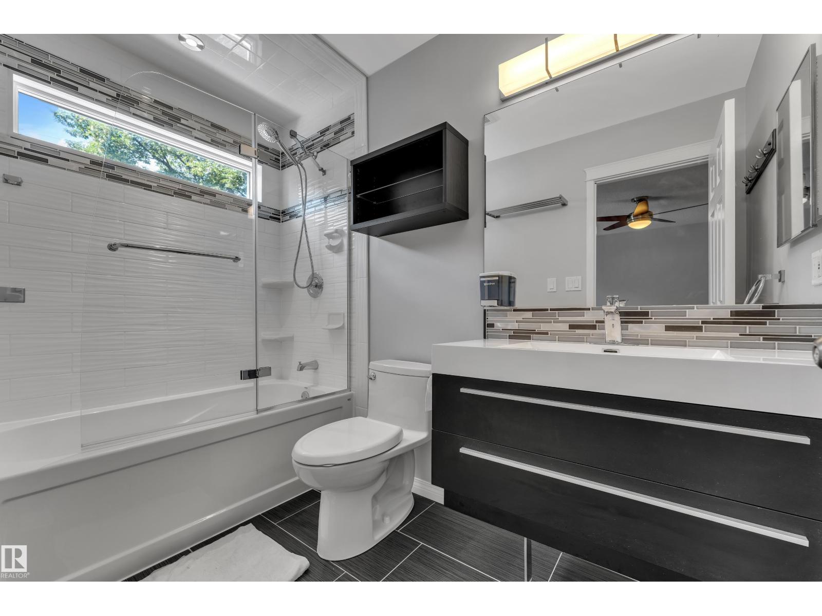 9722 157 ST NW - 22