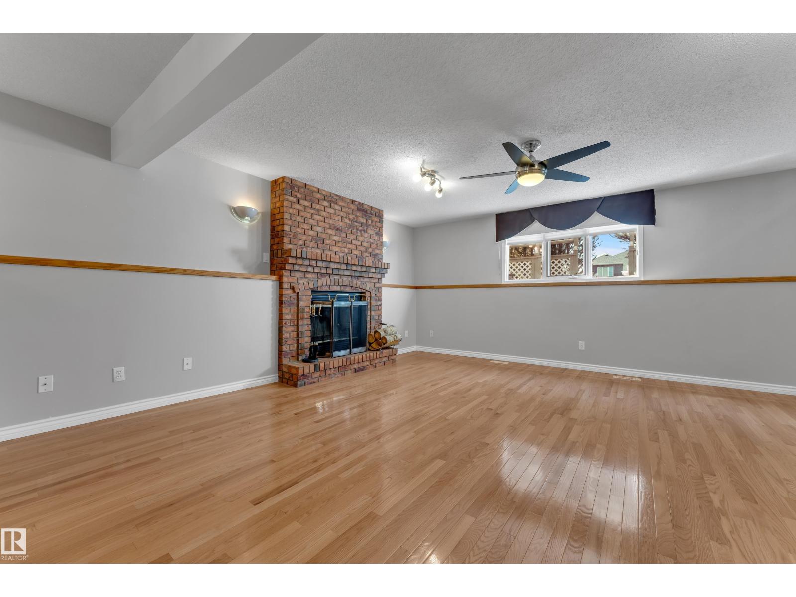 9722 157 ST NW - 23