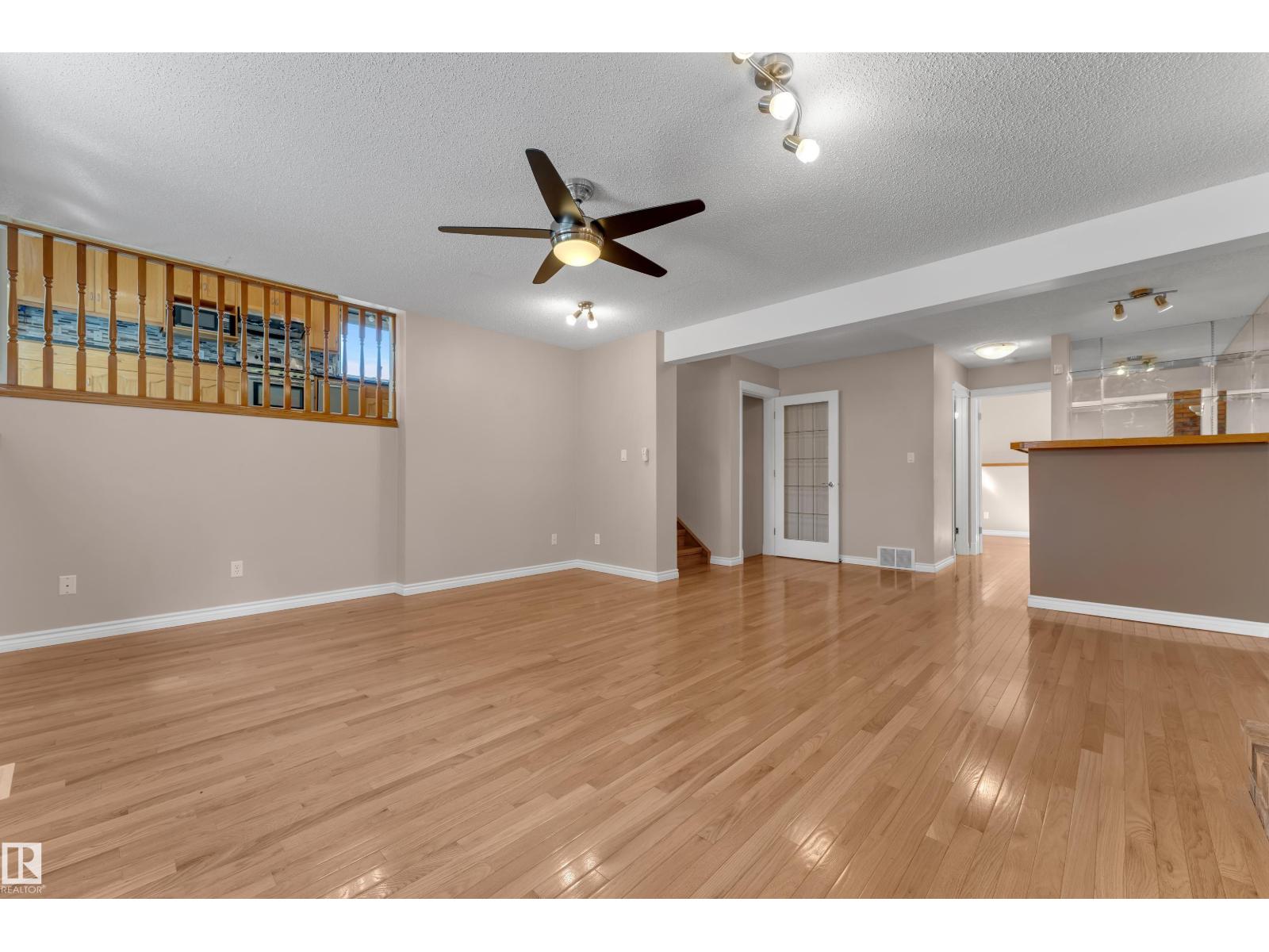 9722 157 ST NW - 25