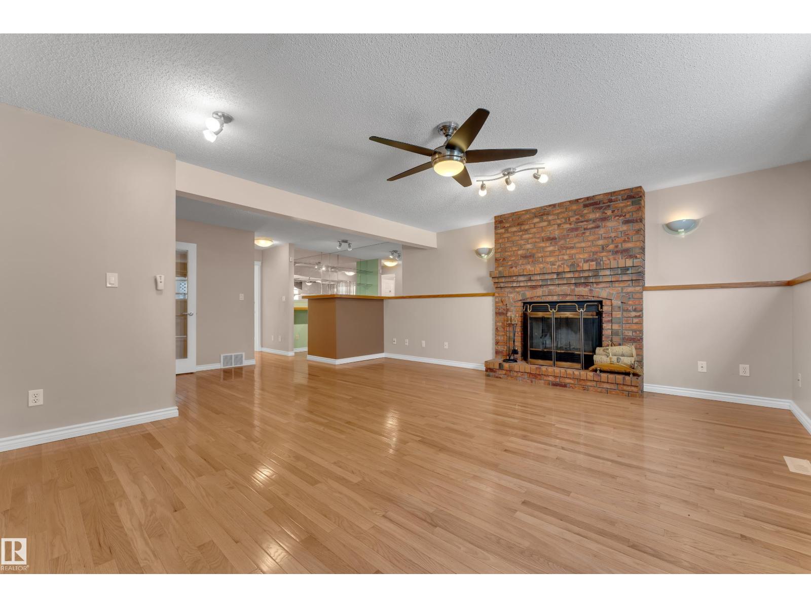 9722 157 ST NW - 26