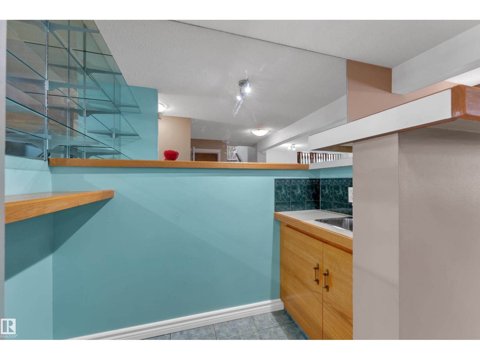 9722 157 ST NW - 27